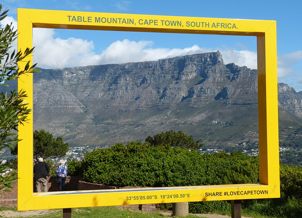 Kapstadt mit dem markanten Tafelberg ist ein guter Ausgangspunkt, um die schönste Route Südafrikas im wahrsten Sinne des Wortes zu erfahren.