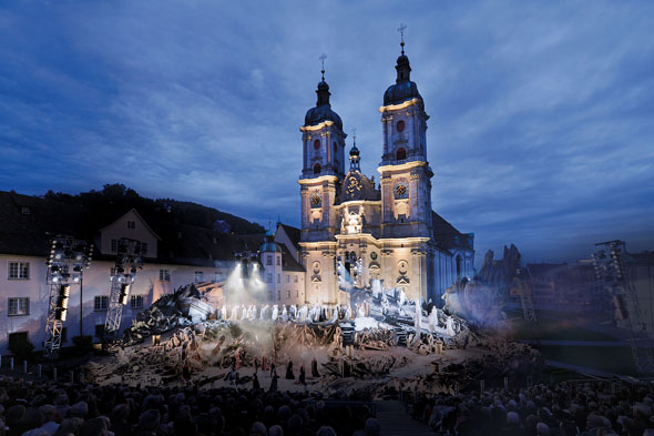 Der Stiftsbezirk St. Gallen gehört zum Unesco-Weltkulturerbe und ist jährlich Schauplatz von Festspielen. (Foto: djd)