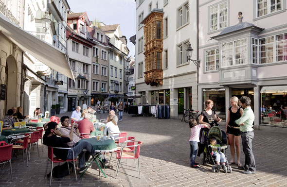 Die Altstadt von St. Gallen lädt zum Entdecken und Flanieren ein. (Foto: djd)