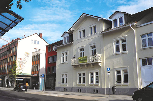 Das Geburtshaus des Malers Ernst Ludwig Kirchner in Aschaffenburg überstand zwei Weltkriege, ohne größeren Schaden zu nehmen. (Foto: djd)