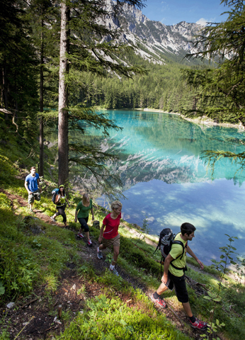 Traumhafte Seen liegen entlang der Route durch die Steiermark. (Foto Ikarus)