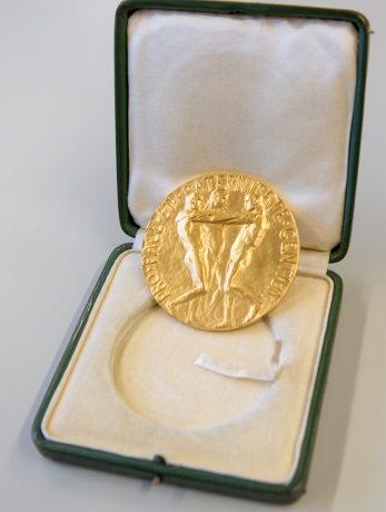 Die Friedens-Nobelpreis-Medaille. (Foto BIS/Carl von Ossietzky Universität Oldenburg)