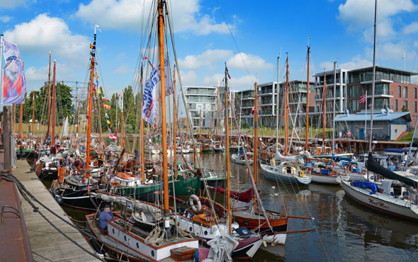 Der Stader Stadthafen ist beliebtes Ziel für Segler und Motorbootfahrer. Auch verschiedene Ausflugsfahrten starten von hier. (Foto: Martin Elsen)