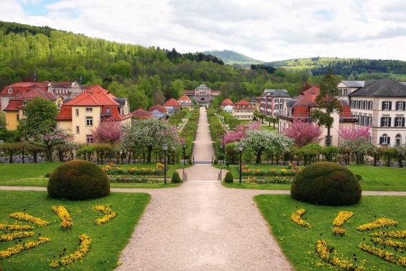 Blick auf den Schlosspark des Staatsbades Bad Brückenau. (Foto: djd)