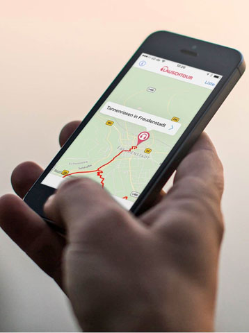 Tannenriesen-Lauschtour: Mit einer neuen App wird das Smartphone zum kostenlosen Wanderführer. (Foto: djd)