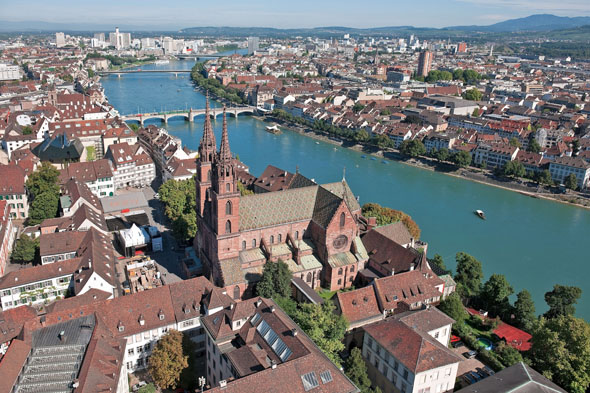 Links des Rheinufers wartet eine der schönsten Altstädte der Schweiz. (Foto A. Zimmermann)