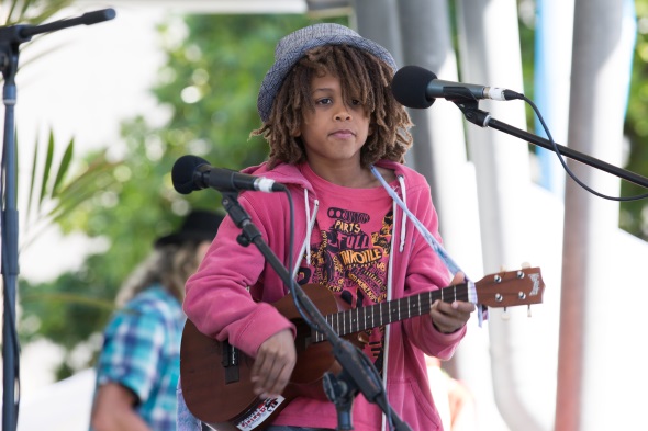 Auch die kleinen Musiker geben in Cairns eine Kostprobe ihres Könnens. (Foto Mimi Tannaka) 