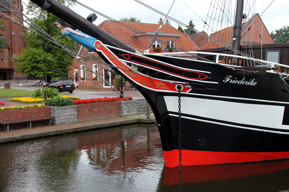 Die Brigg "Friederike von Papenburg" gilt als Wahrzeichen der Stadt. (Foto Karsten-Thilo Raab)
