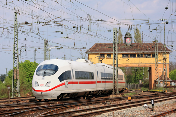 Unter allen, die sich an der Reise-Challenge beteiligen verlost die Deutsche Bahn eine Freifahrkarte für ein komplettes Jahr. (Foto DB)