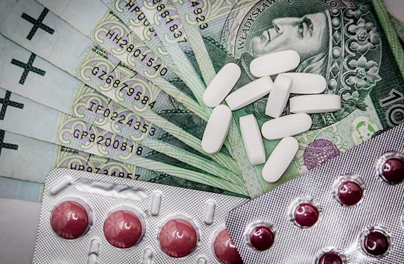 In anderen Ländern können dringend benötigte Medikamente sehr teuer und teilweise nicht erhältlich sein. 