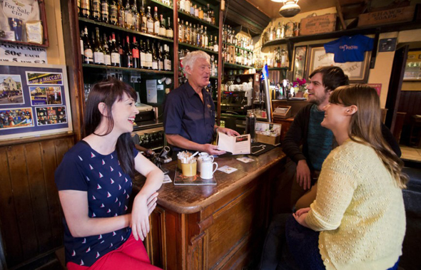 Pubs in Galway sind Treffpunkt und zweites Wohnzimmer für viele. 