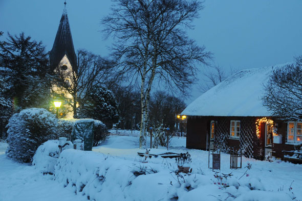 Zwischen Weihnachten und Neujahr - wenn es sogar mitunter schneit - erwacht Amrum für kurze Zeit wieder aus dem "Winterschlaf".