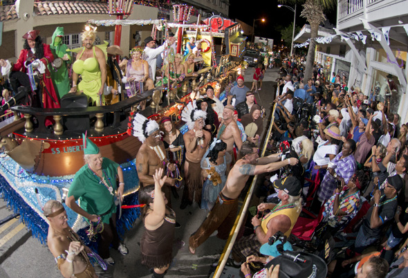Insbesondere entlang der Duval Street herrscht beim Fantasy Fest Ausnahmezustand. 