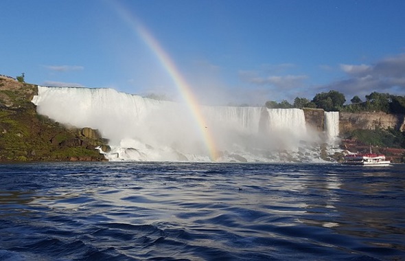 Mythos und Traumlandschaft in einem: die beeindruckenden Niagarafälle. 