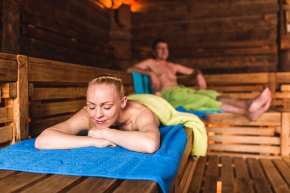 Ein Saunabesuch tut im Winter immer gut - zum Beispiel im Trixi Ferienpark. (Foto: djd)