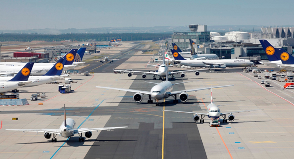 Der Flughafen Frankfurt kann nun bei zwei speziellen Rundtouren erkundet werden. (Foto Fraport)