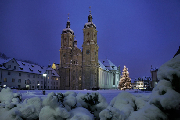 Auch die berühmte Kathedrale zeigt sich von einer prächtigen winterlichen Seite. 