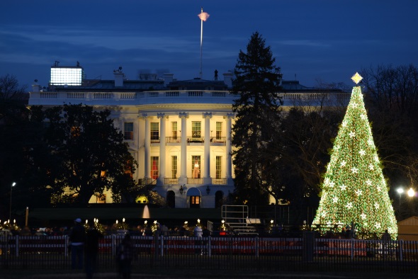 Der „National Christmas Tree“ wird am 1. Dezember 2016 vor dem Weißen Haus von der Präsidenten-Familie mit einer hochoffiziellen Zeremonie in Szene gesetzt. (Foto Destination DC)