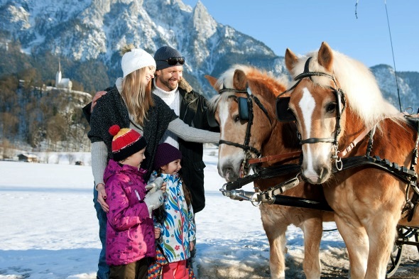 In Ebbs sorgen Kutschfahrten für besondere Wintererlebnise im Kufsteinerland. (Foto Alex Gretter)