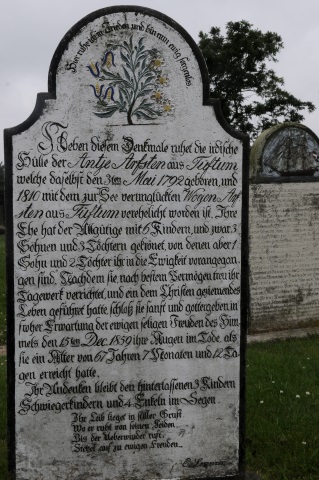 Grabstein auf Föhr. (Foto Nordsee Tourismus)