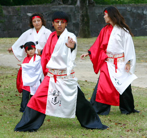 In vielen Parks lässt sich japanische Kampfkunst unter freiem Himmel beobachten. (Foto Karsten-Thilo Raab)