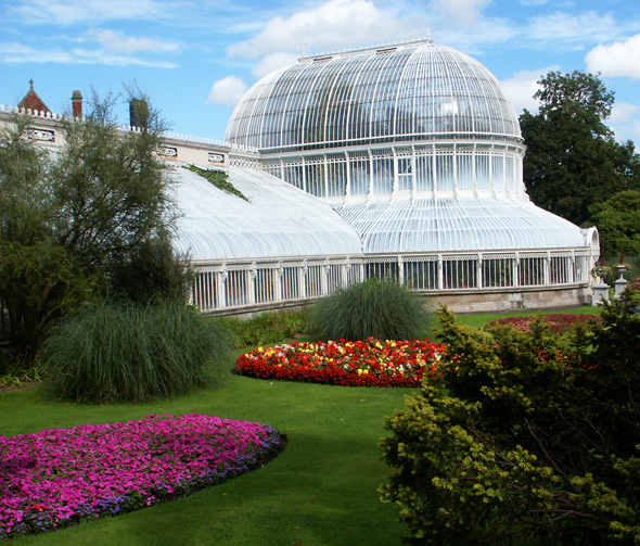 Ein viktorianisches Gewächshaus ist das Markenzeichen der Botanic Gardens in Belfast. (Foto Karsten-Thilo Raab)