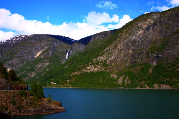 Der Lustrafjord ist Teil des längsten Fjordes der Welt. (Foto Karsten-Thilo Raab)