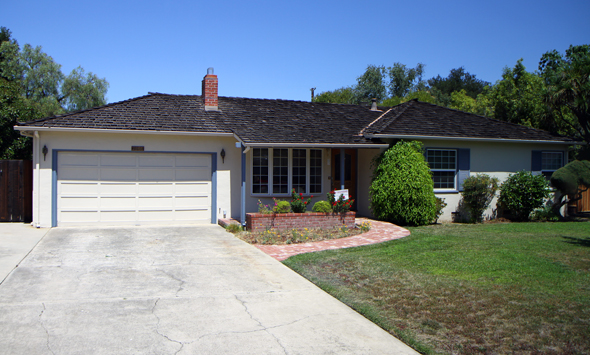 Kultstatus besitzt auch das eher bescheidene Holzhaus an der 2066 Crist Drive in Los Altos, wo Steve Jobs aufwuchs . (Foto KarstenThilo Raab)