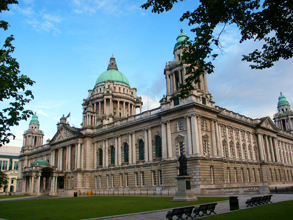 Beliebtes Fotomotiv: die stolze City Hall im Herzen der Belfaster Innenstadt. - Foto Karsten-Thilo Raab