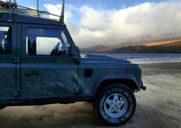 Die Off-Road-Safari durch die schottischen Highlands führt auch zum Strand des Loch Laggan. - Foto Karsten-Thilo Raab