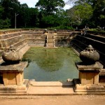 Wasserlassende Gottheiten in Sri Lanka