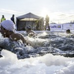 Kalt, kälter, Eisschwimmen in Schwedisch Lappland