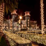 Fallschirmspringende Weihnachtsmänner im Sunshine State Florida