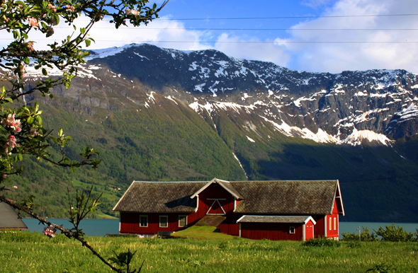 Am Lustrafjord präsentiert sich Norwegen in seiner ganzen Pracht. (Foto Karsten-Thilo Raab)