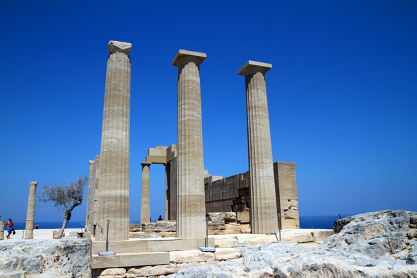 Der prächtige Tempel der Athene Lindia auf der Akropolis von Lindos. - Foto Karsten-Thilo Raab