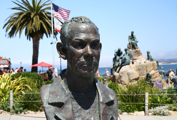 Im Herzen der Cannery Row in Monterey liegt die Steinbeck Plaza mit den Steinbeck-Denkmälern. - Foto Karsten-Thilo Raab