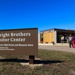 Wo das Fliegen entstand: Wright Brothers National Memorial Visitor Center wiedereröffnet