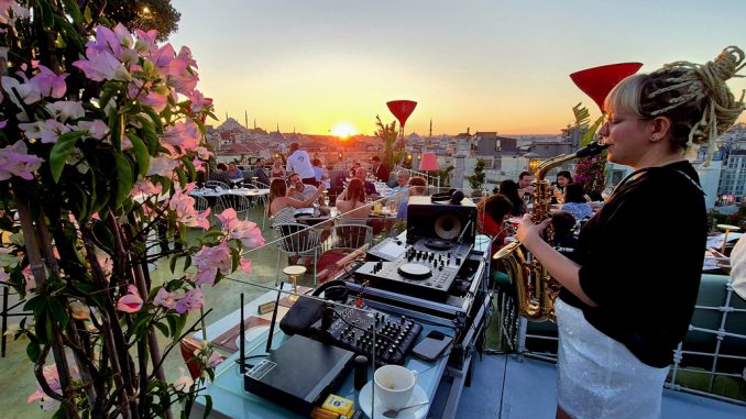 Roof Mezze 360