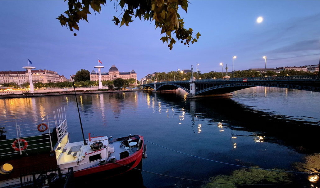 Lyon im Mondenschein